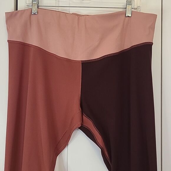 Nike One Luxe Two Tone Mid-Rise Ribbed Leggings in Canyon Rust/Clear Size 2X - Picture 5 of 11